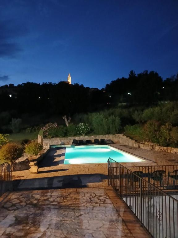 Bazén v ubytovaní Agriturismo Camera Rosa alebo v jeho blízkosti
