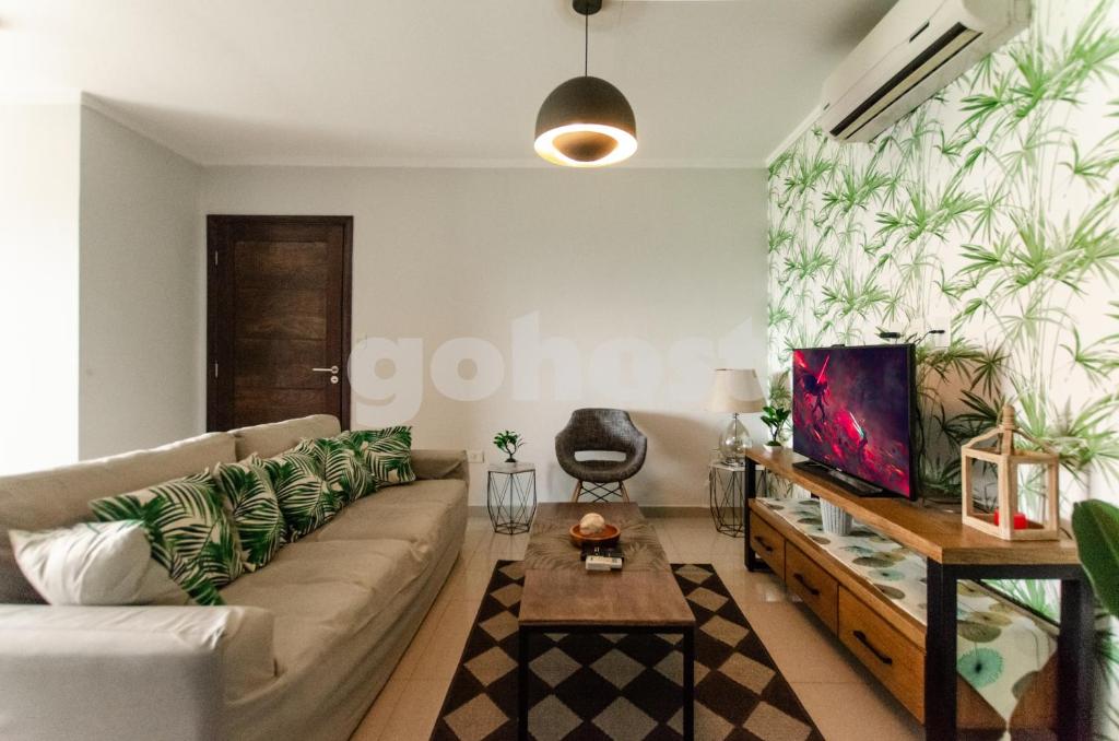 Uma área de estar em Hampton 2 Bedrooms Balcony And Bbq