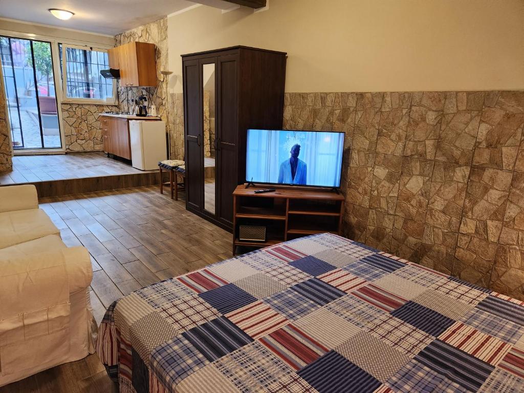 A television and/or entertainment centre at Relax La Torricella