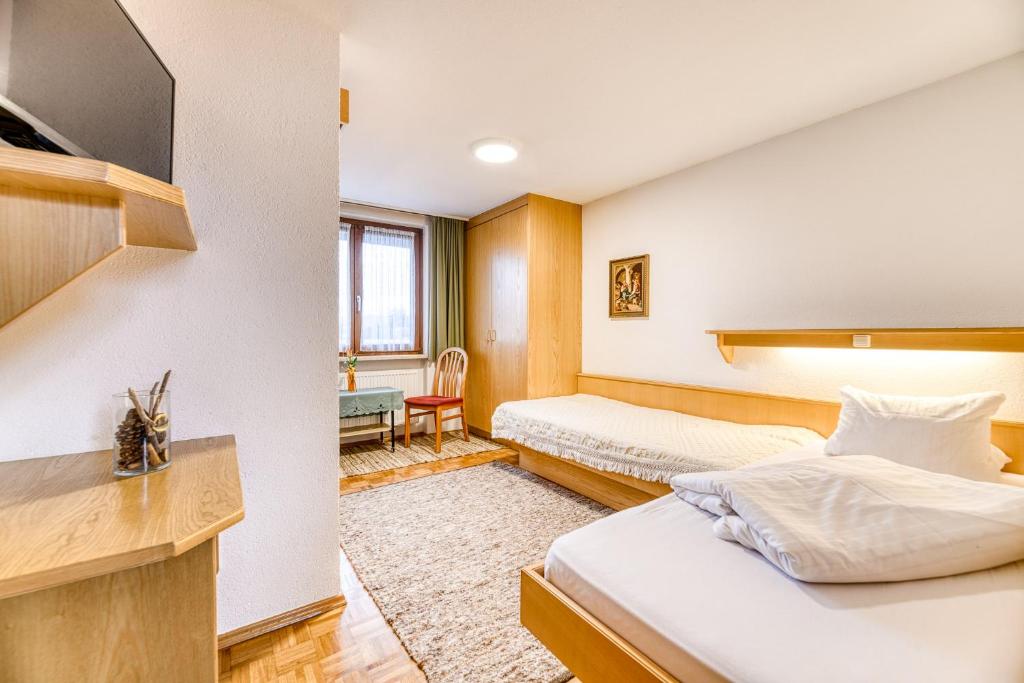 Postel nebo postele na pokoji v ubytování Gasthaus Hecht