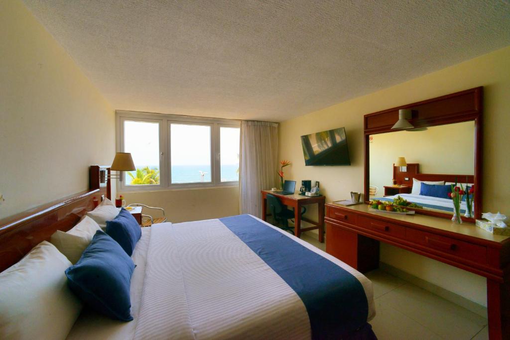 Postel nebo postele na pokoji v ubytování Hotel Hostal de Cortés