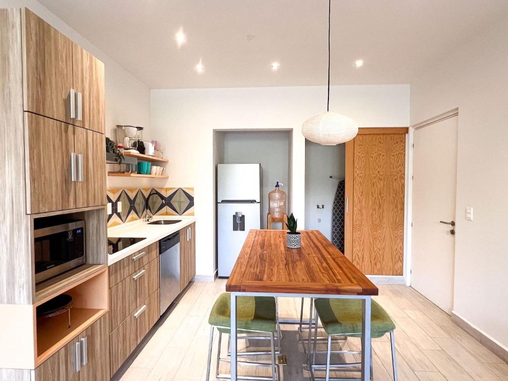 Kuchyň nebo kuchyňský kout v ubytování Opal Suites Apartments