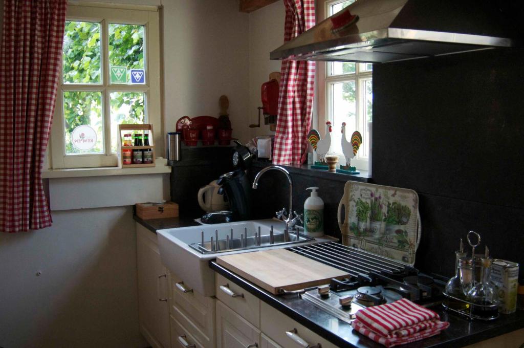 Kuchyň nebo kuchyňský kout v ubytování B&B Maarle