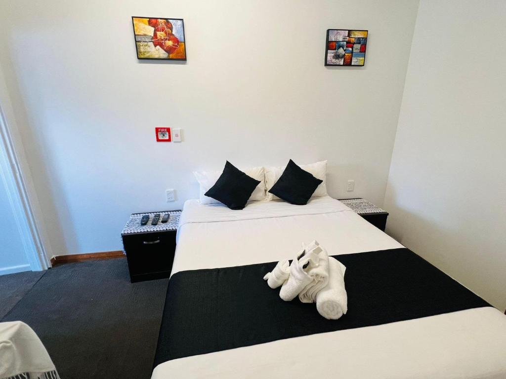 Postel nebo postele na pokoji v ubytování Harrison Motel Papatoetoe