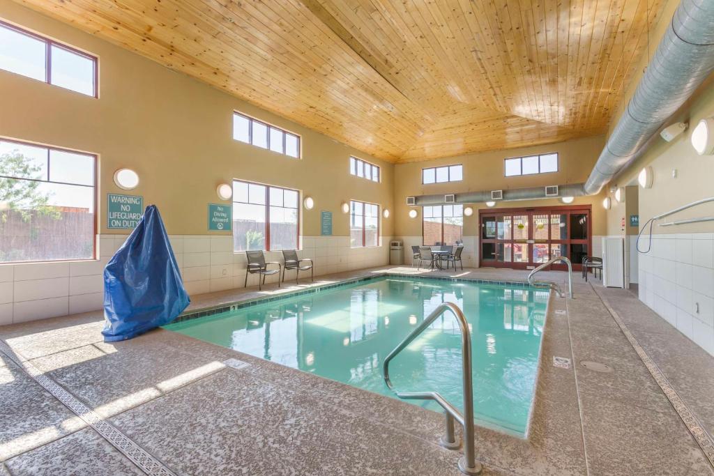 Bazén v ubytování Best Western Plus Chandler Hotel & Suites nebo v jeho okolí