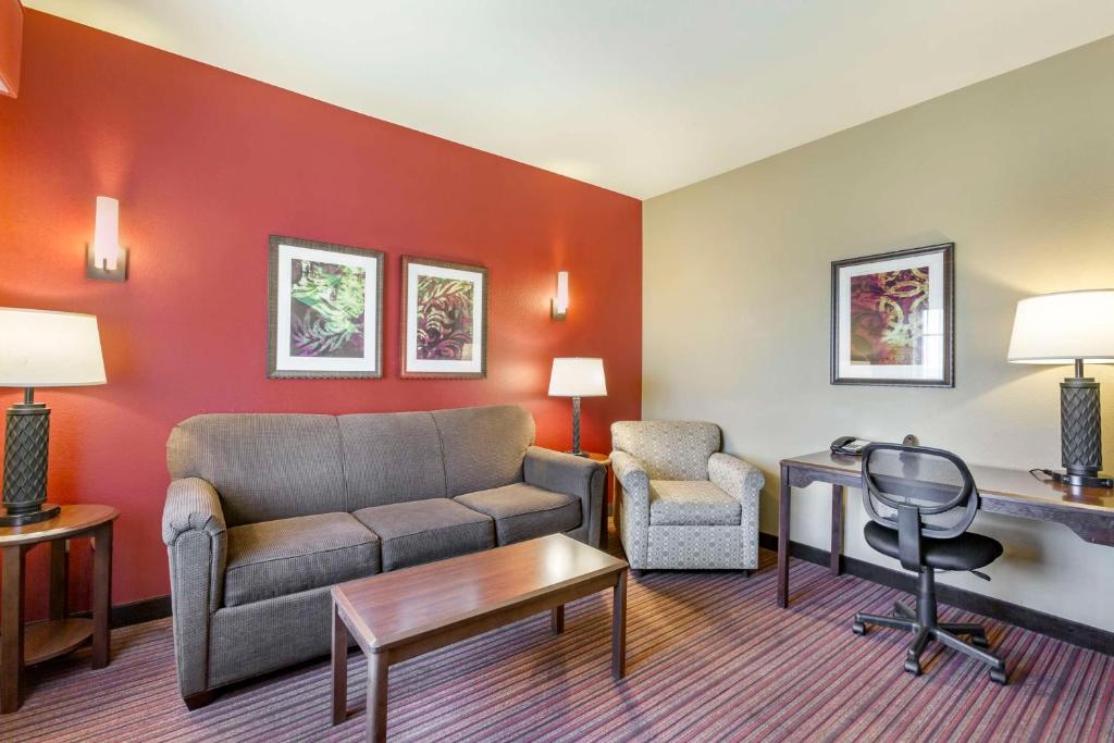 Posezení v ubytování Best Western Plus Chandler Hotel & Suites