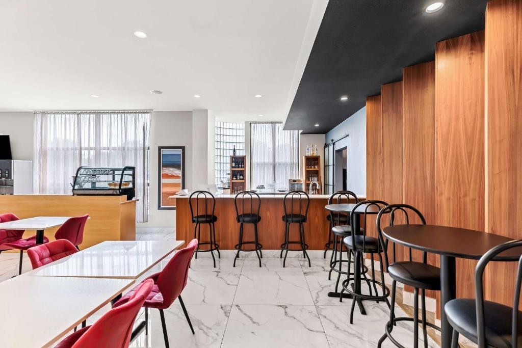 Restaurace v ubytování Best Western Plus Montreal East