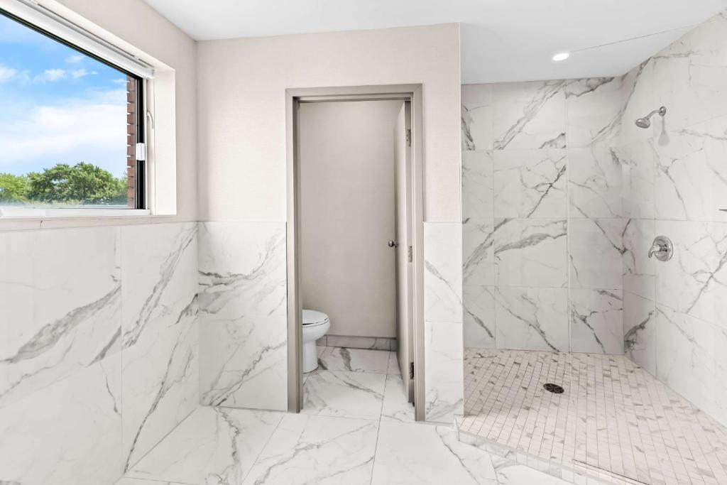 
Family Queen Room with Two Queen Beds - Sofabed/Non-Smoking
