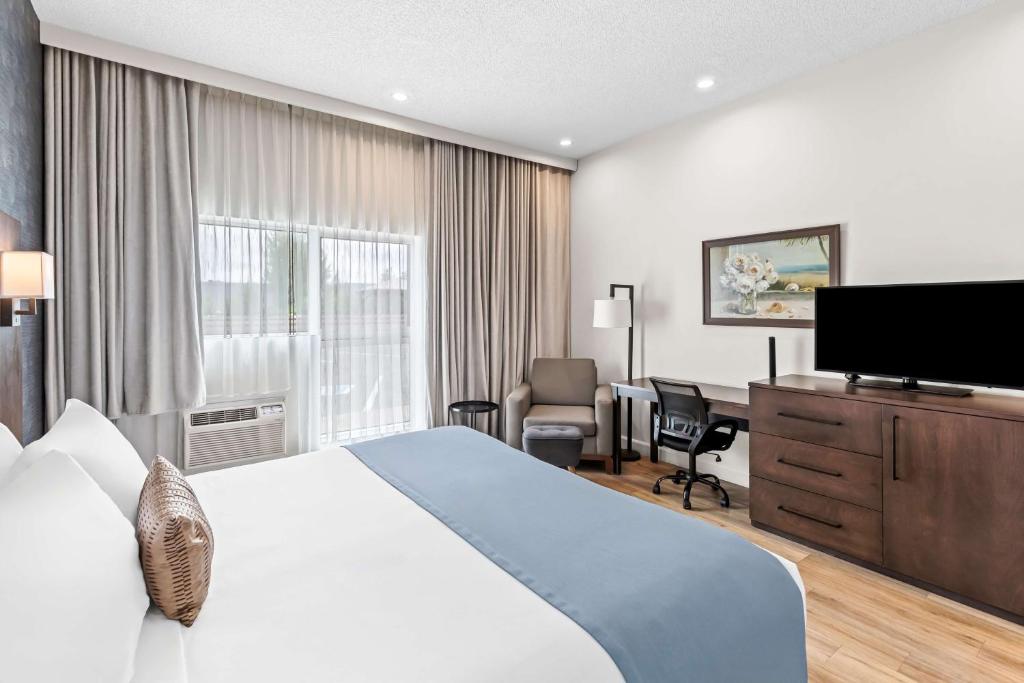 Postel nebo postele na pokoji v ubytování Best Western Plus Montreal East