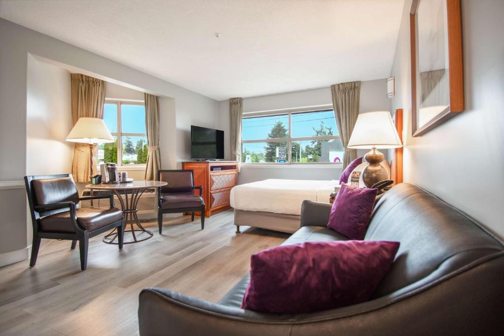 TV a/nebo společenská místnost v ubytování Coast Parksville Hotel