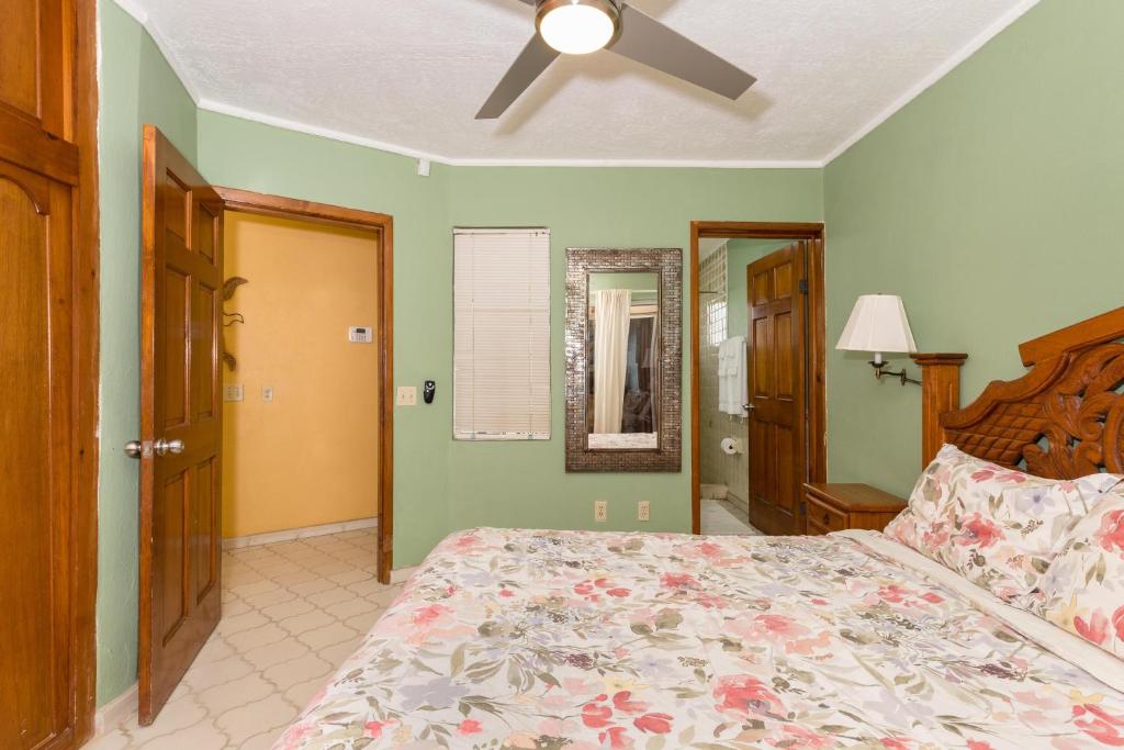 a bedroom with a bed and a ceiling fan at La Gaviota in Puerto Peñasco