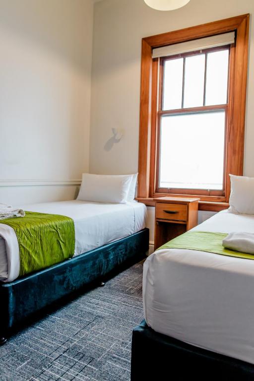 
Twin Room with Shared Bathroom
