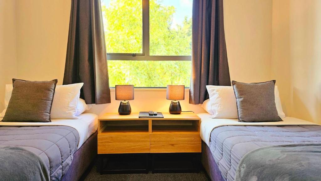 Voodi või voodid majutusasutuse Wild Kea Lodge Franz Josef toas