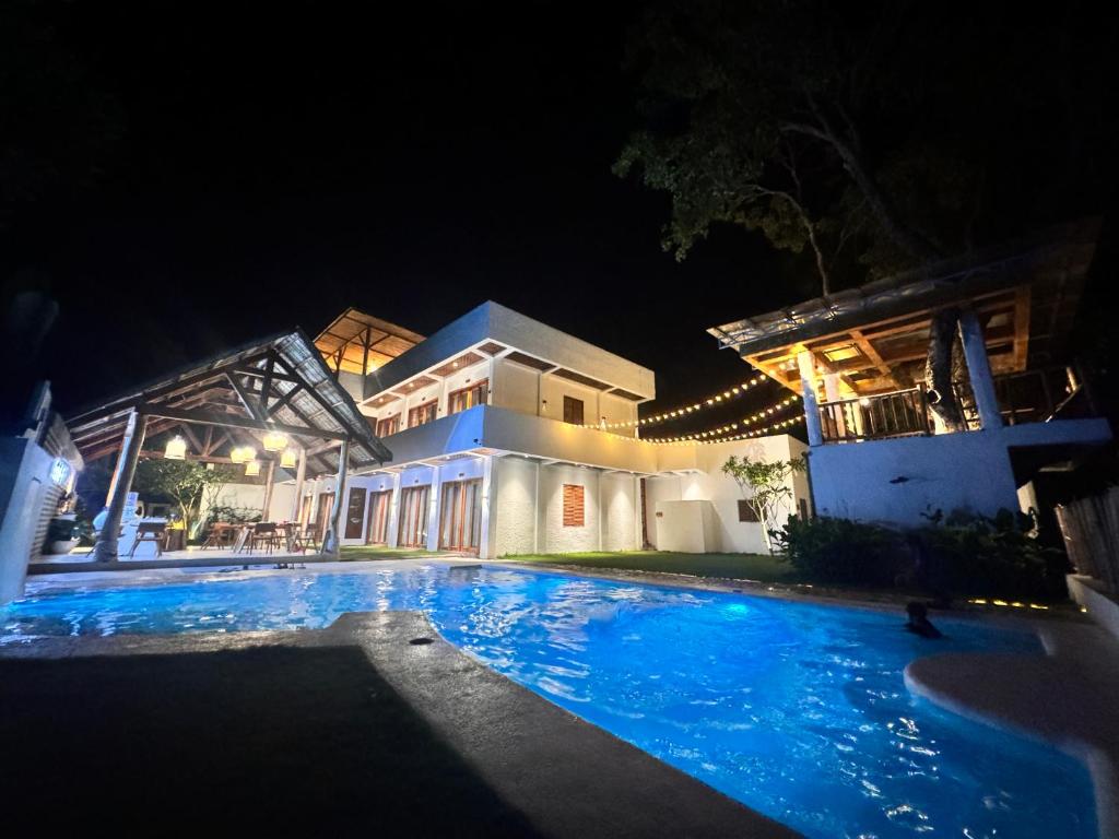 Bazén v ubytování E-Fun Dive Resort nebo v jeho okolí