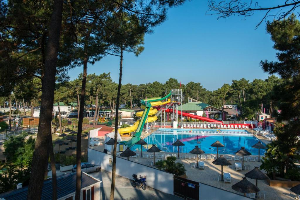 a view of the pool at a water park at Camping Officiel Siblu Bonne Anse Plage in La Palmyre