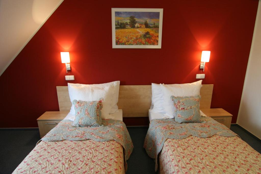 Postel nebo postele na pokoji v ubytování Hotel Chvalská Tvrz