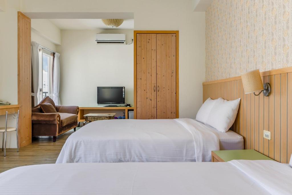 A bed or beds in a room at Green Beauty Homestay