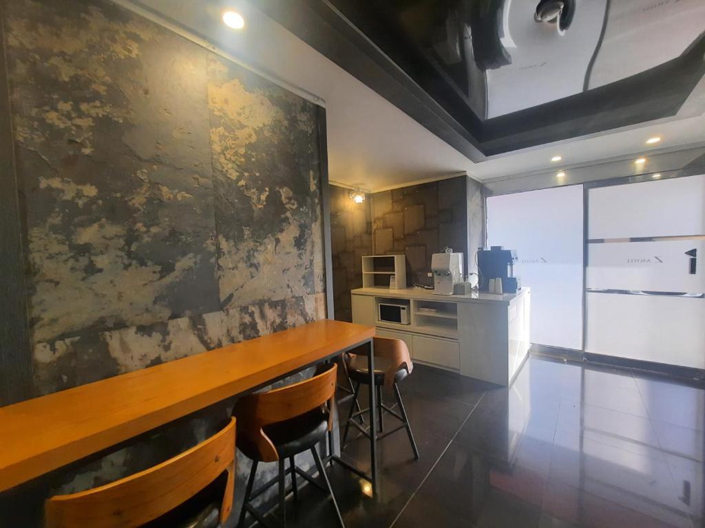 Kuchyň nebo kuchyňský kout v ubytování Z Motel Daeyeon Busan