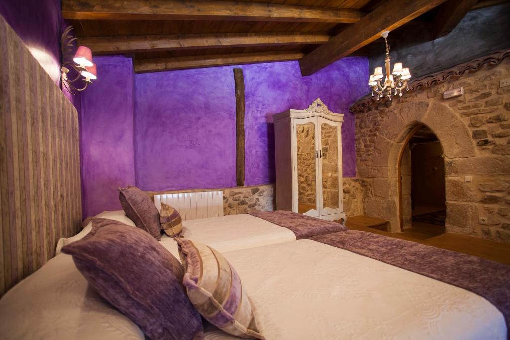 Posteľ alebo postele v izbe v ubytovaní Hotel Rural La Torre de Bisjueces