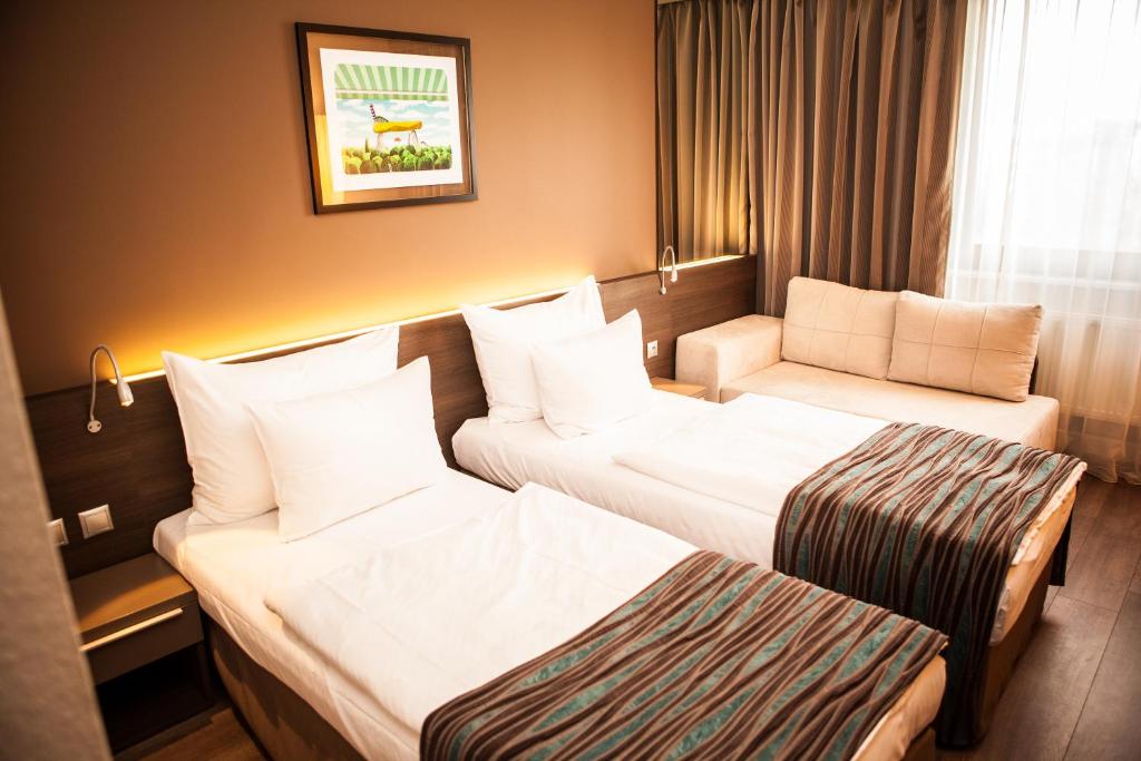 Expo Hotel - 