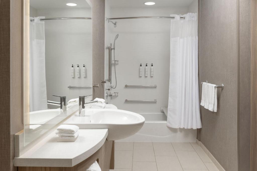 SpringHill Suites by Marriott Pleasanton photo