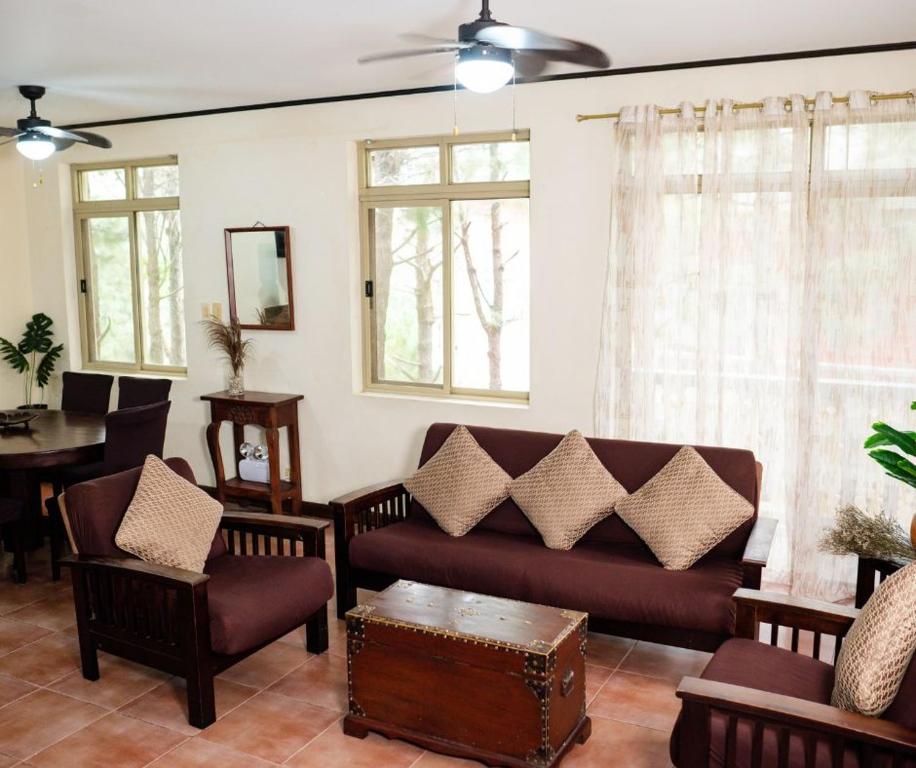 Posezení v ubytování Vacation Villa at Crosswinds Tagaytay