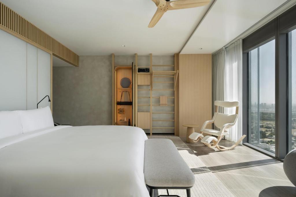 
SIRO Plus - King Burj Khalifa View, complimentary fitness class and nutrition consultation
