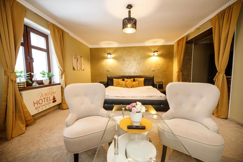 Łóżko lub łóżka w pokoju w obiekcie Wellness Hotel Beethoven