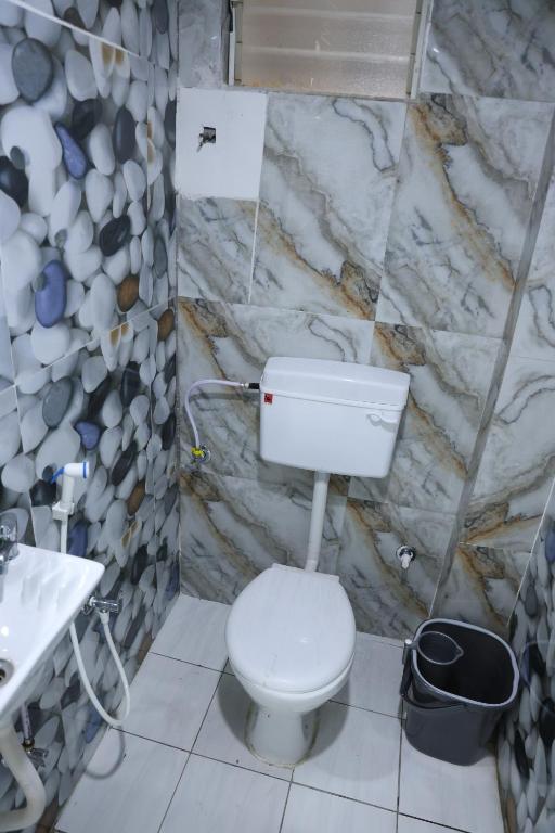 Koupelna v ubytování Hotel Aaram Kalupur