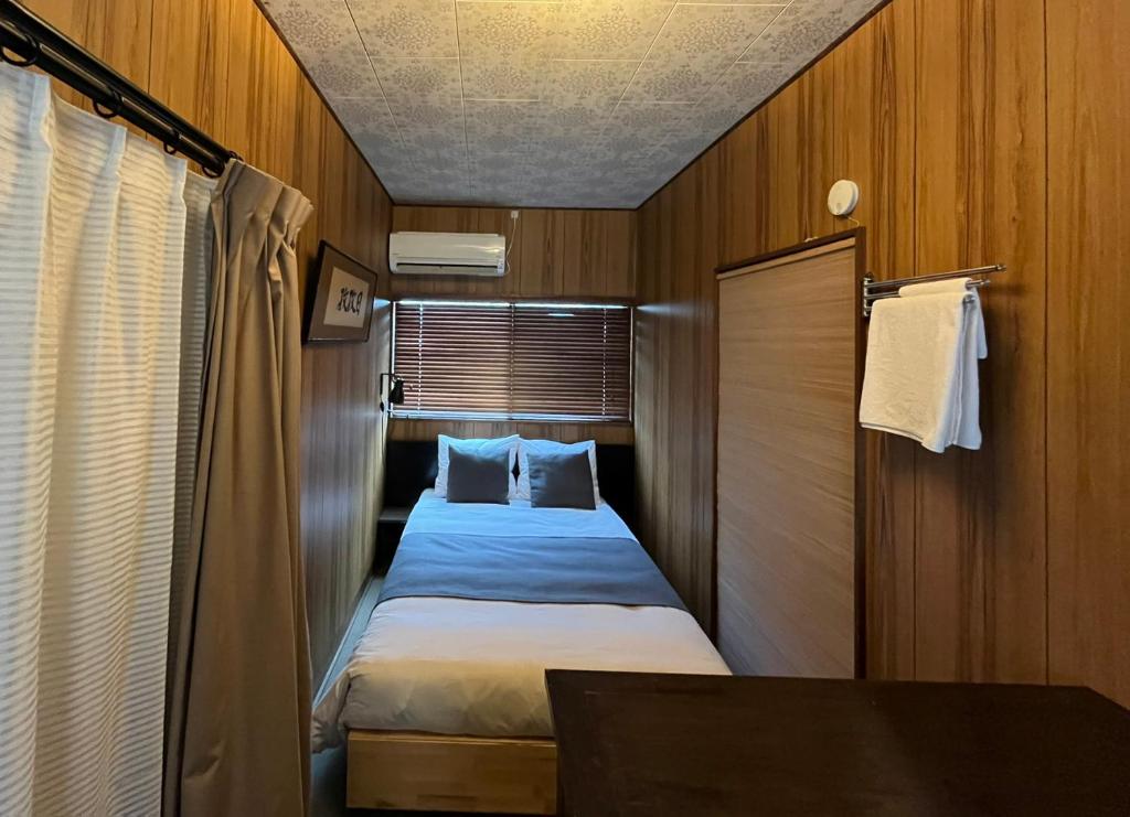 Postel nebo postele na pokoji v ubytování AKUNOURA HUIS