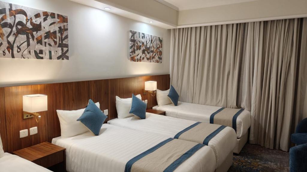 Спортзалдағы жалаңаш әдемі қыз Смотреть порно ұлы ананы еже