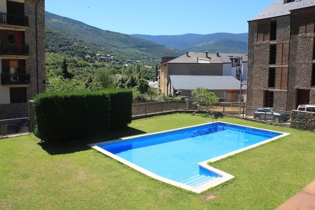 Bazén v ubytování Apartamento dúplex en Sort con piscina nebo v jeho okolí