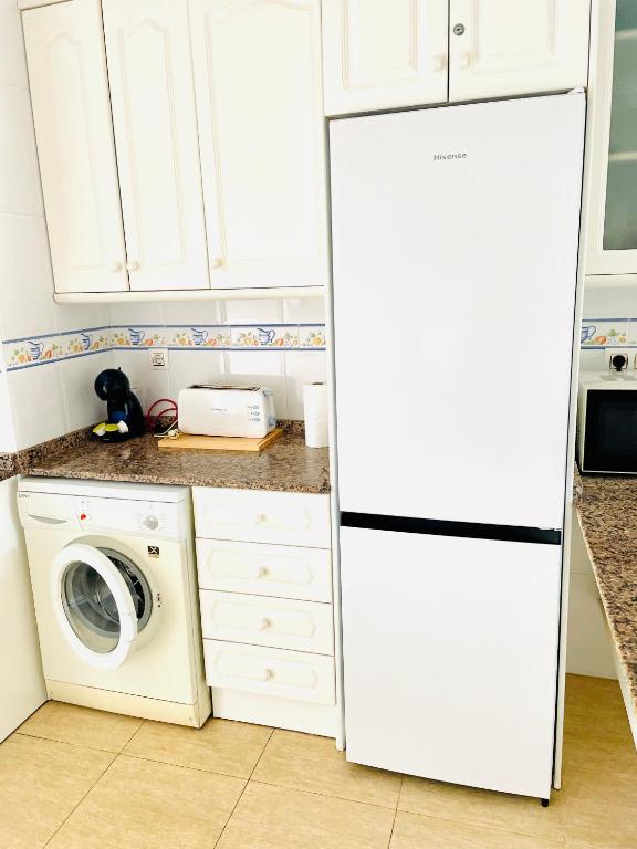 Kuchyň nebo kuchyňský kout v ubytování APARTAMENTO PALMERAL DEL MAR MENOR