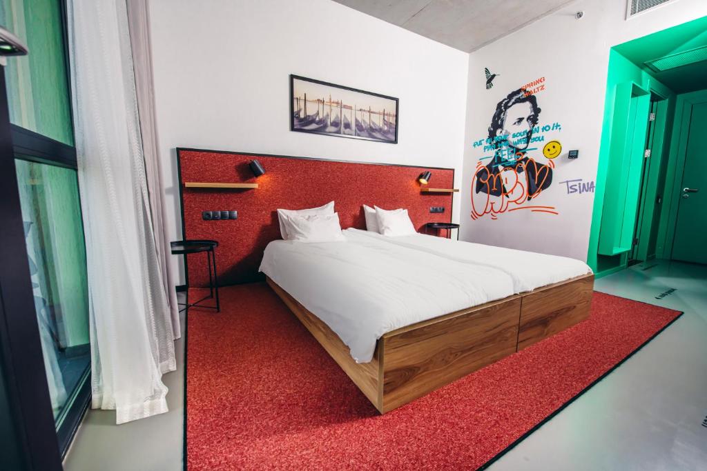 Postel nebo postele na pokoji v ubytování Park Hotel Tsinandali Estate