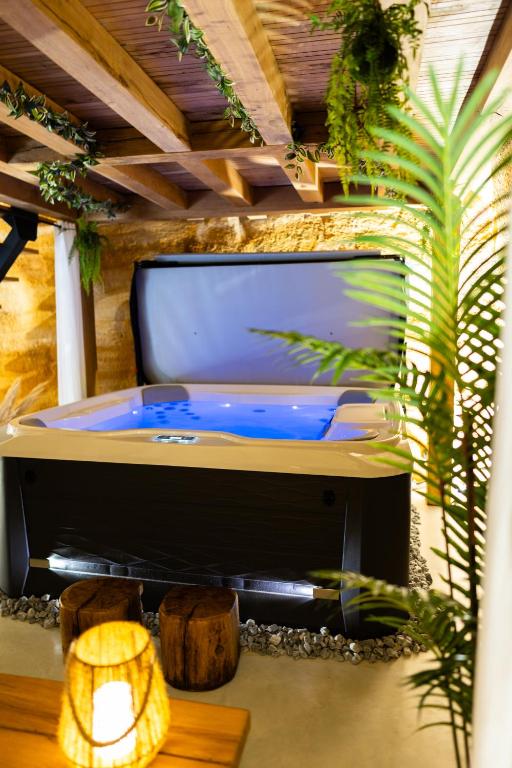 Fotografia z galérie ubytovania Le temps suspendu, Nuit sous la roche & jacuzzi v destinácii Doué-la-Fontaine