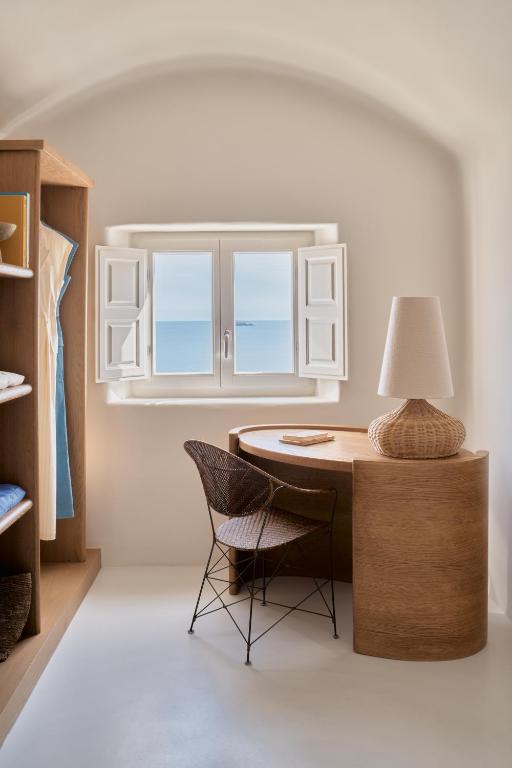 Część wypoczynkowa w obiekcie Mystique, a Luxury Collection Hotel, Santorini