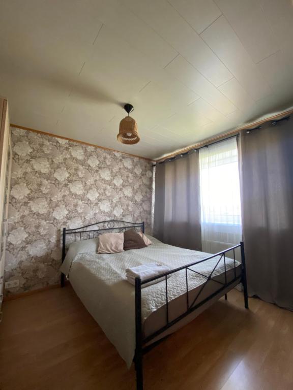 Postel nebo postele na pokoji v ubytování 2-toaline korter Elvas