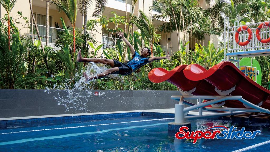 Bazén v ubytování Eastparc Hotel Yogyakarta nebo v jeho okolí