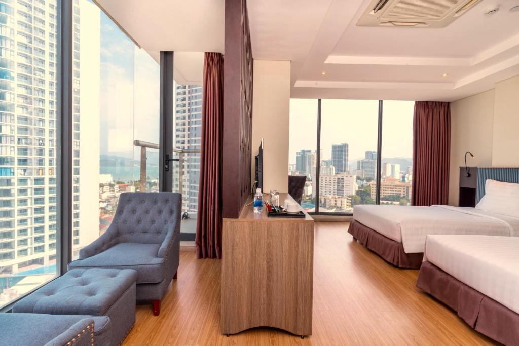 Junior Suite Twin with Sea View and Balcony