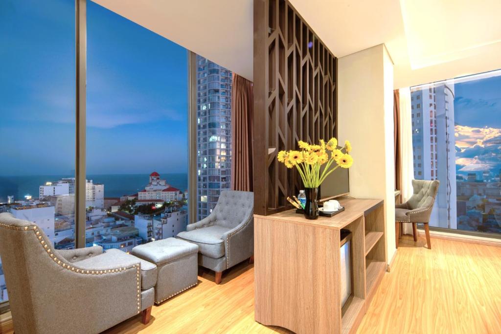 Junior Suite Twin with Sea View and Balcony