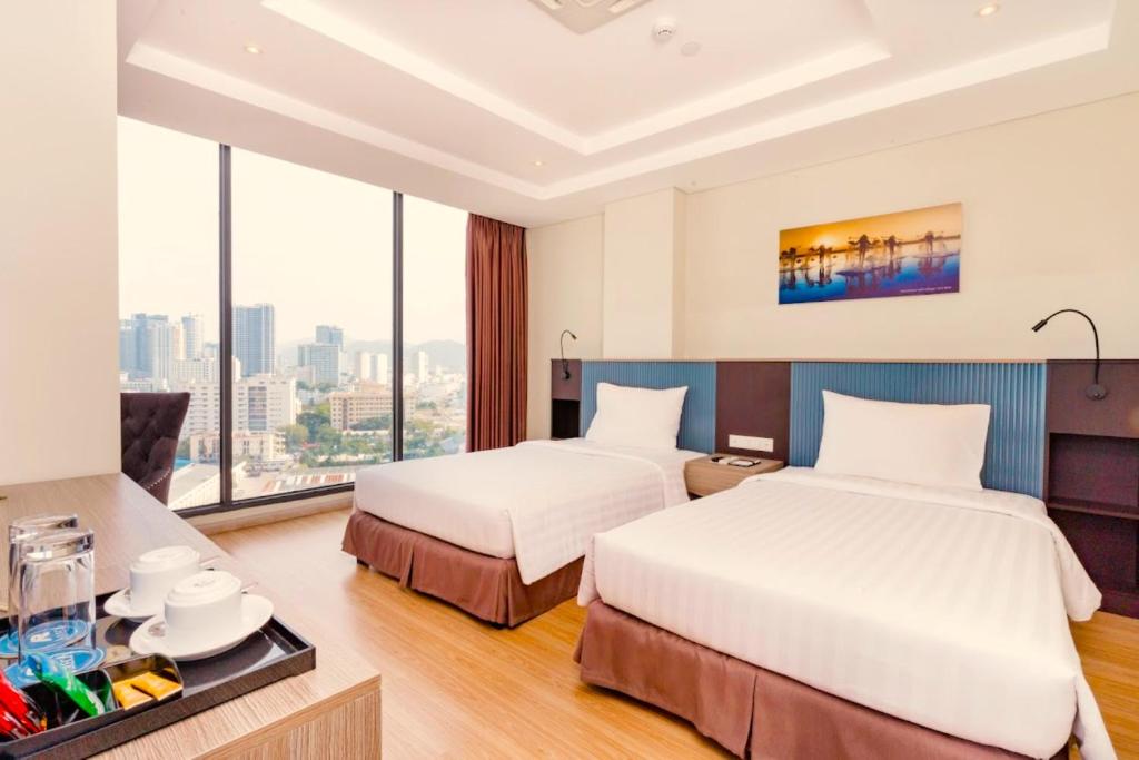 Junior Suite Twin with Sea View and Balcony