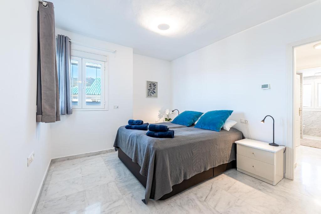 Posteľ alebo postele v izbe v ubytovaní KEYWISE Beachhouse OceanBlue Duplex de lujo en primera línea con vistas espectaculares , Solárium privado y piscina