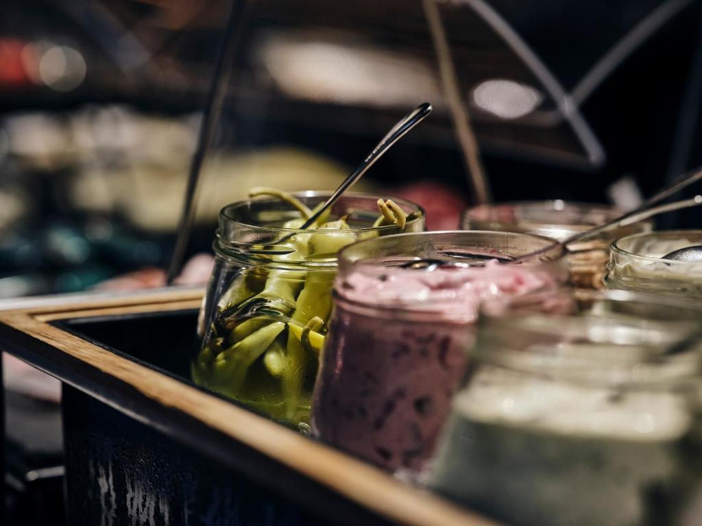 The Wellem, in The Unbound Collection by Hyatt - Resim 22