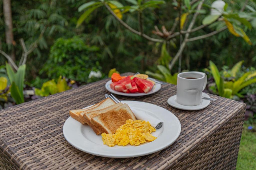 Campuhan Guesthouse - 8