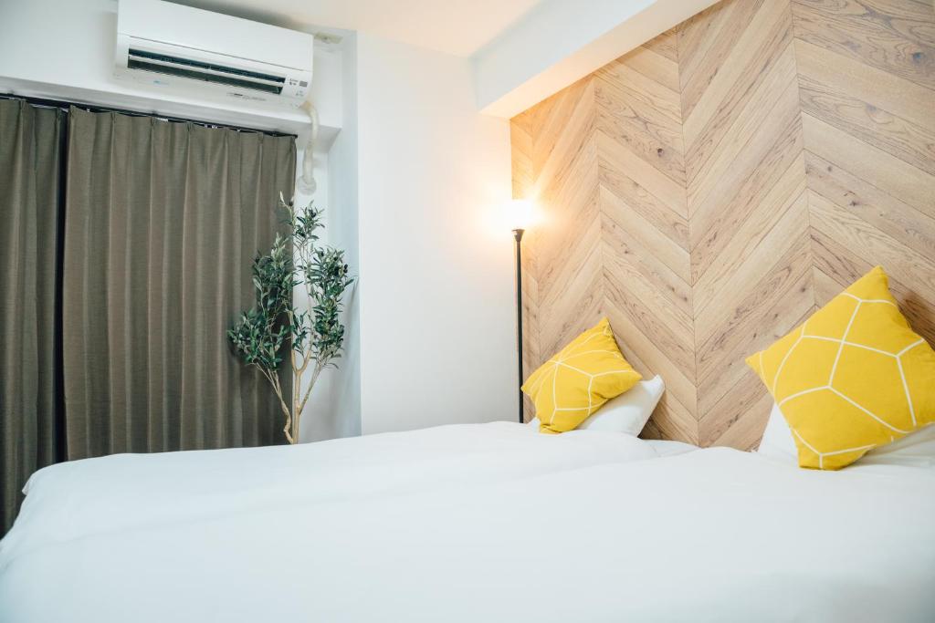 Postel nebo postele na pokoji v ubytování Royal Heights Sakuragawa Condominium