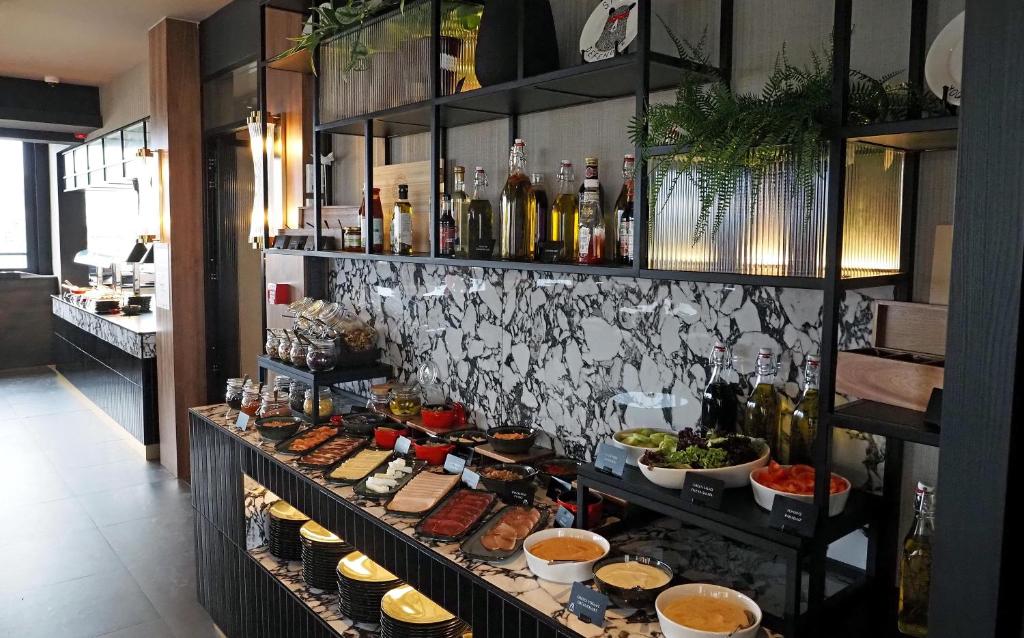 Radisson RED Belgrade - Resim 26