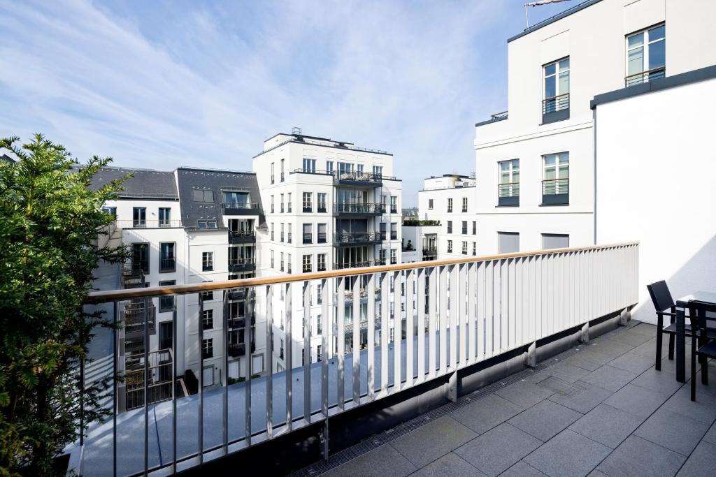 The Wellem, in The Unbound Collection by Hyatt - Resim 39