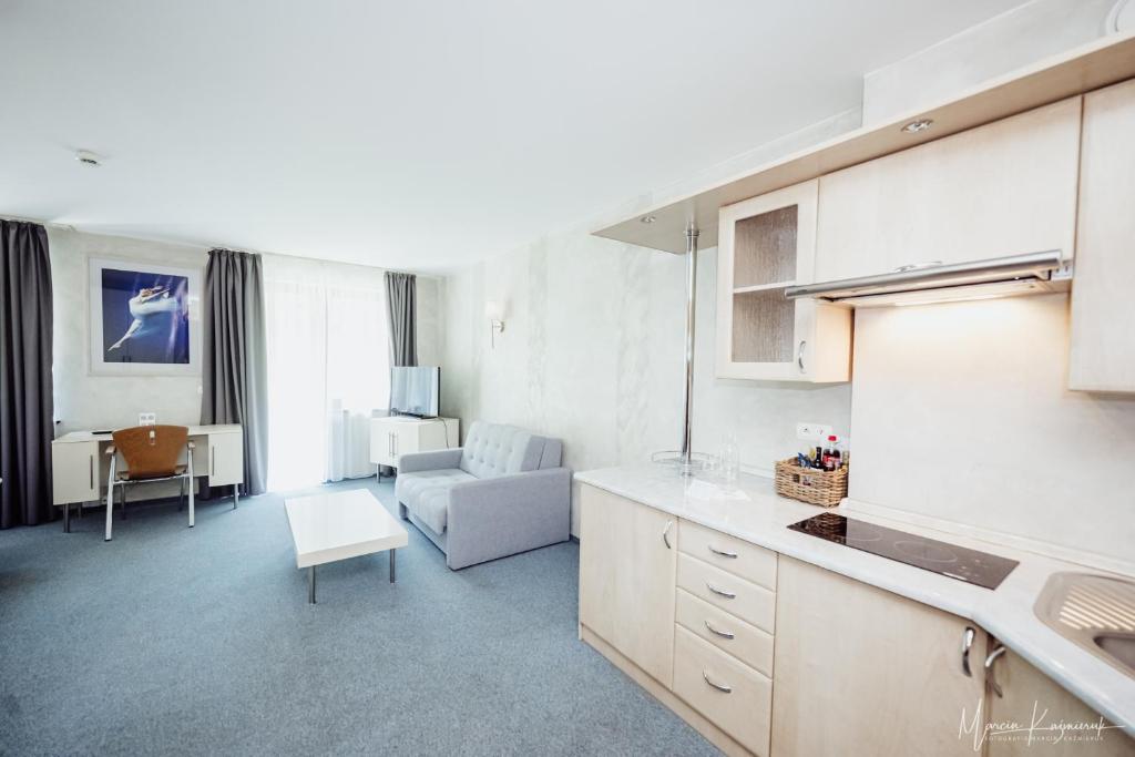 Jelenia Struga MEDICAL SPA - Habitación Familiar Con Balcón