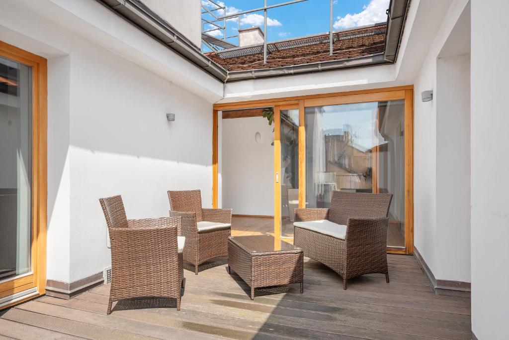 
Attic Apartment Old Town View
