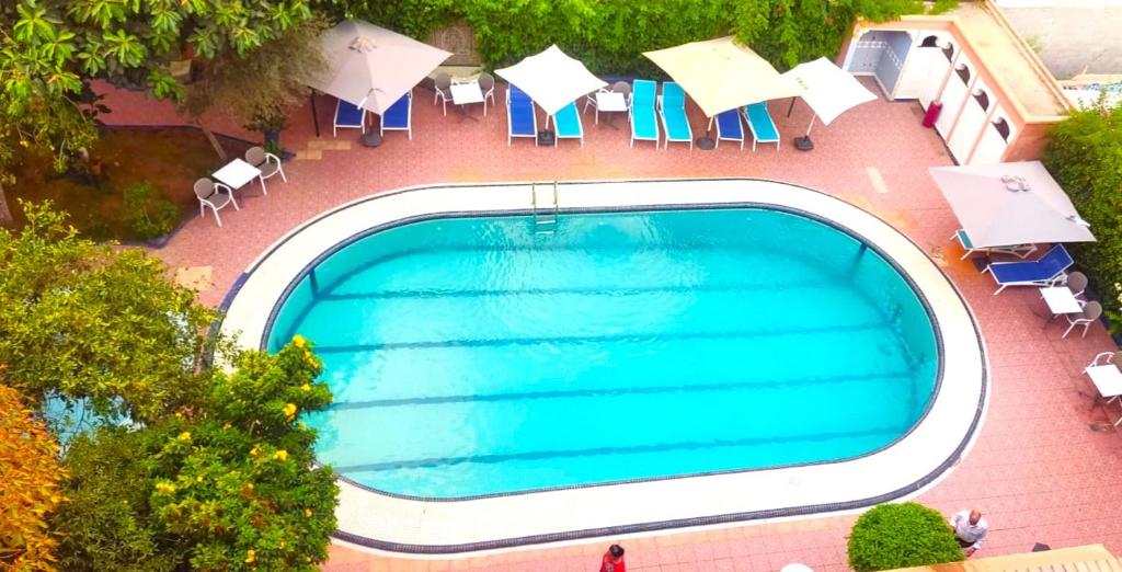 Bazén v ubytování Appart-Hotel EZZAHIA by HMS nebo v jeho okolí